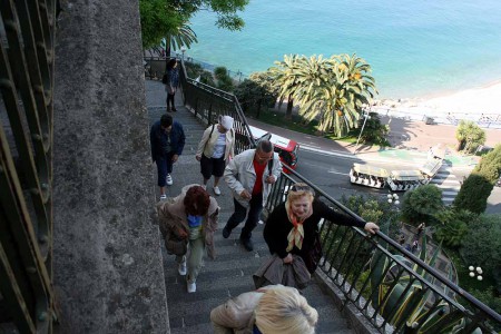 Montée de la colline du château